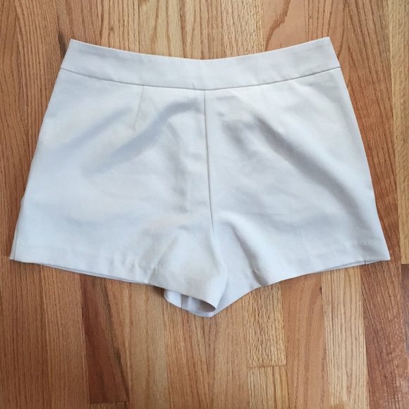 Off white shorts - Picture 2 of 2